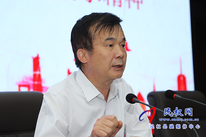 省禁毒辦常務(wù)副主任、省公安廳禁毒總隊總隊長司廷俊為我縣黨員領(lǐng)導(dǎo)干部講授禁毒專題黨課