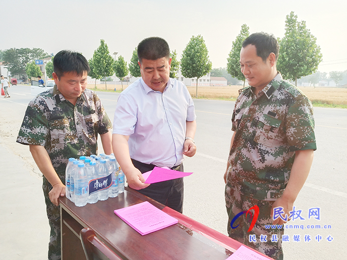 副縣長張士彬到白云寺鎮(zhèn)督導“三夏”生產暨秸稈禁燒工作 副縣長張士彬到白云寺鎮(zhèn)督導“三夏”生產暨秸稈禁燒工作