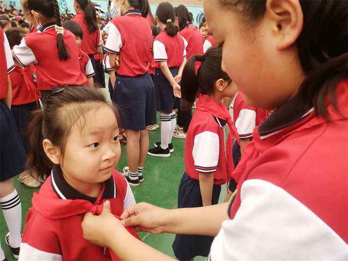 民權(quán)縣第三小學(xué)舉行慶“六一”新少先隊員入隊儀式暨2020——2021學(xué)年度下期優(yōu)秀學(xué)生表彰大會
