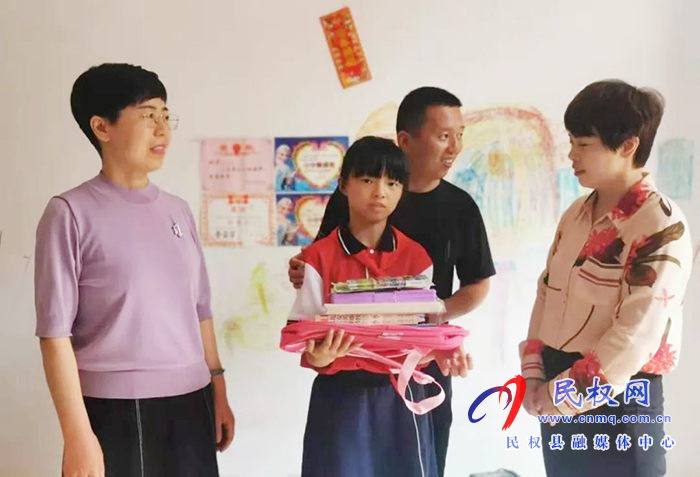 民權(quán)縣總工會(huì)開展“六一特別關(guān)愛活動(dòng)” 民權(quán)縣總工會(huì)開展“六一特別關(guān)愛活動(dòng)”