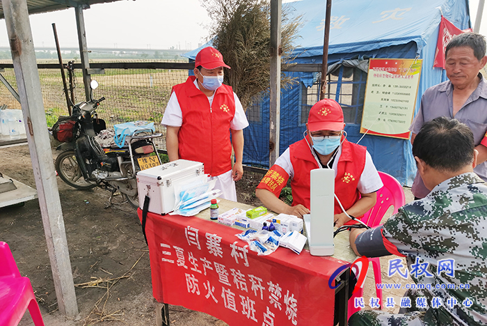 【辦實事當先鋒】雙塔鎮(zhèn)衛(wèi)生院水東志愿者開展三夏“送藥品，送健康”活動