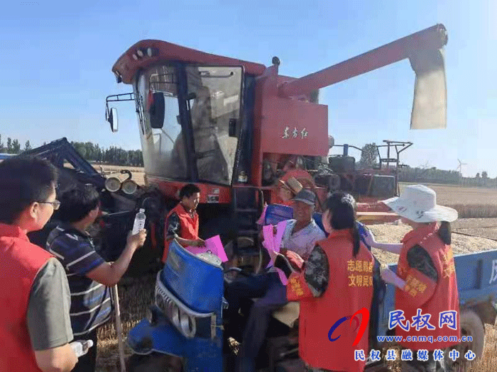 白云寺鎮(zhèn)黨員志愿者我為群眾辦實(shí)事，服務(wù)三夏當(dāng)先鋒