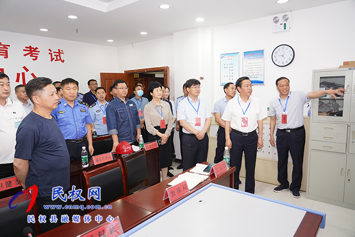 市人大常委會(huì)副主任、縣委書記姬脈常帶隊(duì)巡視高考工作