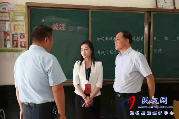   副縣長(zhǎng)朱琳察看中考考務(wù)工作