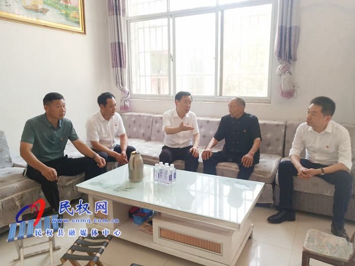 市人大常委副主任、縣委書記姬脈常走訪慰問老黨員