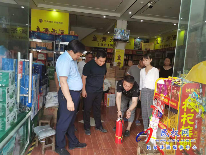縣委常委、政法委書記、副縣長孟祥亮到莊周商貿(mào)城、義烏商貿(mào)城和部分鄉(xiāng)鎮(zhèn)督導(dǎo)檢查消防安全工作