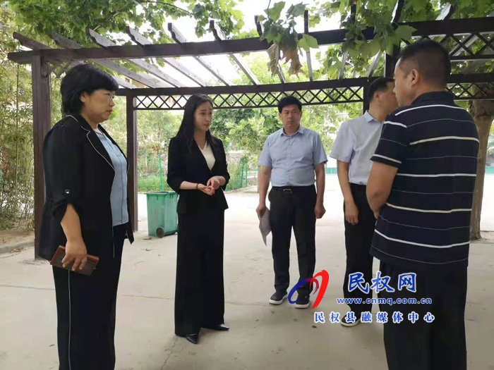 副縣長(zhǎng)朱琳到我縣部分學(xué)校、教育培訓(xùn)機(jī)構(gòu)進(jìn)行消防安全檢查工作