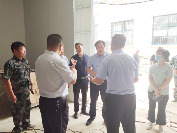 縣委常委、政法委書記、副縣長孟祥亮到白云寺鎮(zhèn)檢查扶貧車間安全生產(chǎn)工作