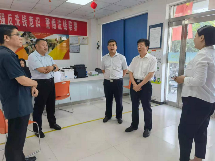 縣政府黨組成員、信訪局局長(zhǎng)陳鴻志督導(dǎo)金融機(jī)構(gòu)安全生產(chǎn)工作落實(shí)情況