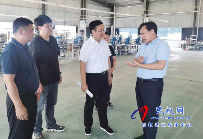縣委常委、政法委書記、副縣長孟祥亮到王莊寨鎮(zhèn)檢查督導(dǎo)扶貧車間安全生產(chǎn)落實(shí)情況
