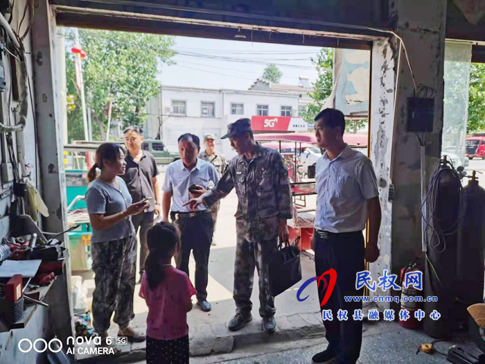 縣委常委、武裝部長(zhǎng)熊四香到孫六鎮(zhèn)督導(dǎo)安全生產(chǎn)工作