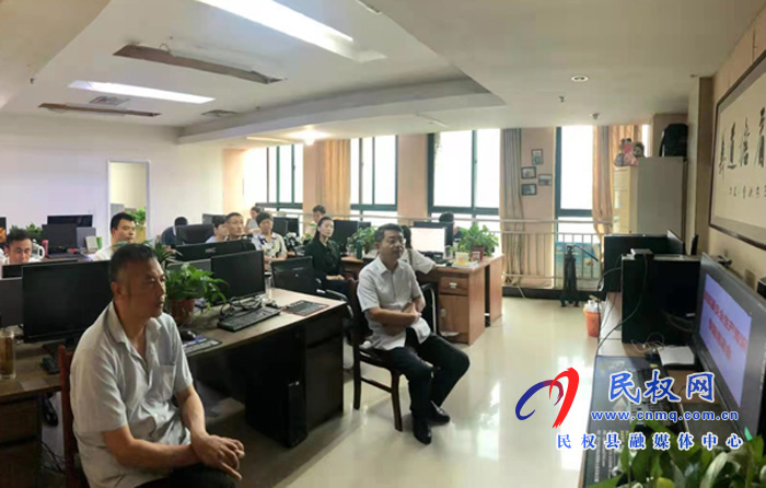 我縣各鄉(xiāng)鎮(zhèn)（街道辦）、縣直各單位組織收聽收看全縣安全生產(chǎn)知識(shí)專題培訓(xùn)會(huì)