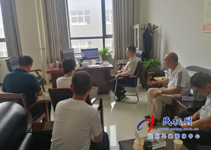 我縣各鄉(xiāng)鎮(zhèn)（街道辦）、縣直各單位組織收聽收看全縣安全生產(chǎn)知識(shí)專題培訓(xùn)會(huì)