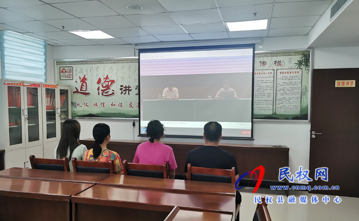我縣各鄉(xiāng)鎮(zhèn)（街道辦）、縣直各單位組織收聽收看全縣安全生產(chǎn)知識(shí)專題培訓(xùn)會(huì)