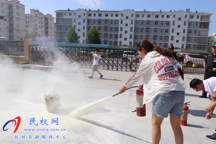民權(quán)縣幼兒園組織開展全園教職工 消防安全知識(shí)專題培訓(xùn)暨消防應(yīng)急演練活動(dòng) 民權(quán)縣幼兒園組織開展全園教職工 消防安全知識(shí)專題培訓(xùn)暨消防應(yīng)急演練活動(dòng)