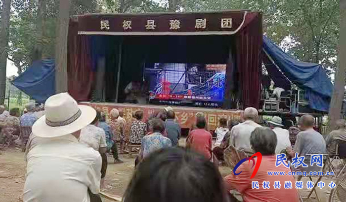 民權(quán)縣文化廣電旅游局開展“文化下鄉(xiāng) 進(jìn)萬家“消防宣傳