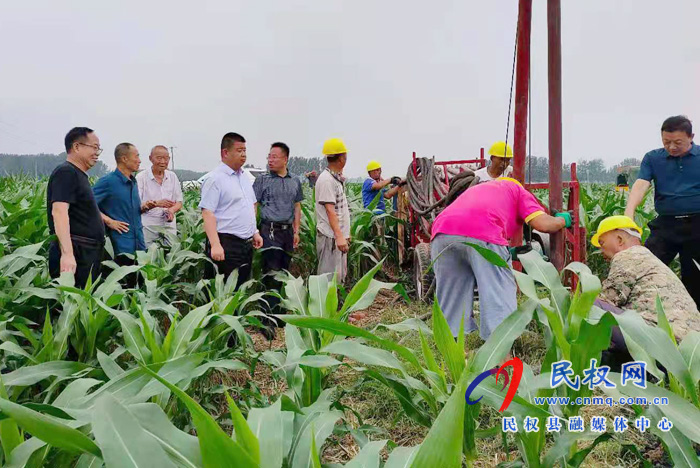 副縣長(zhǎng)張士彬到王橋鎮(zhèn)督導(dǎo)農(nóng)田水利設(shè)施整改工作 副縣長(zhǎng)張士彬到王橋鎮(zhèn)督導(dǎo)農(nóng)田水利設(shè)施整改工作