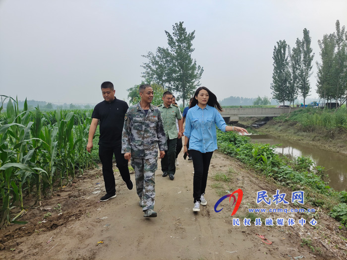 縣委常委、縣人武部部長熊四香到雙塔鎮(zhèn)開展防汛除澇安全專項巡河工作
