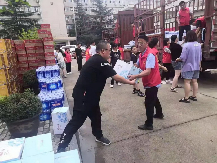 民權縣志愿者協(xié)會防汛救災愛心物資馳援河南災區(qū) 民權縣志愿者協(xié)會防汛救災愛心物資馳援河南災區(qū)
