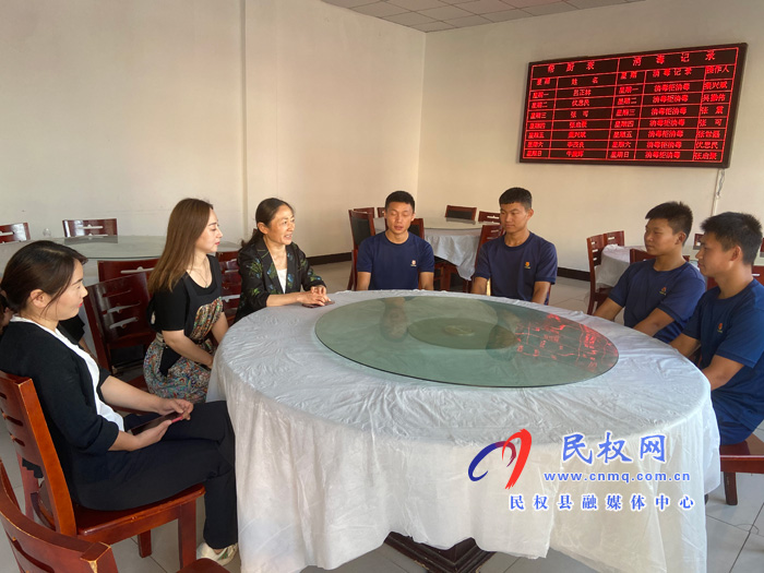 民權(quán)縣愛心企業(yè)深入到民權(quán)縣消防救援大隊(duì)開展走訪慰問活動(dòng) 民權(quán)縣愛心企業(yè)深入到民權(quán)縣消防救援大隊(duì)開展走訪慰問活動(dòng)