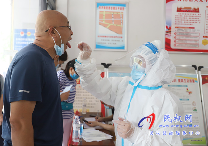 核酸檢測采樣點：提前派號排隊井然有序