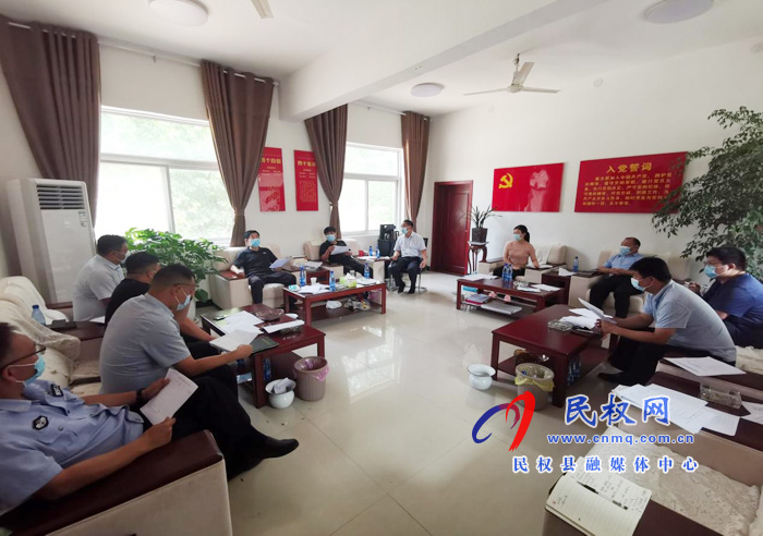 縣委常委、宣傳部長屠志遠到莊子鎮(zhèn)督導檢查疫情防控工作