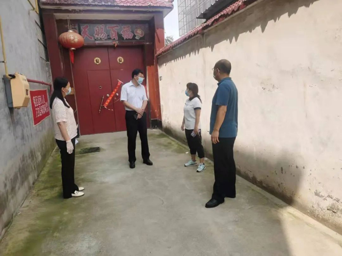縣委常委、縣紀委書記、縣監(jiān)委主任張亞光到南華辦事處等地督導檢查疫情防控工作