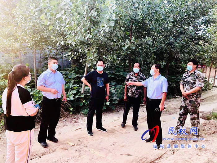 副縣長張士彬、縣工會主席瞿志君到白云寺鎮(zhèn)督導(dǎo)疫情防控工作