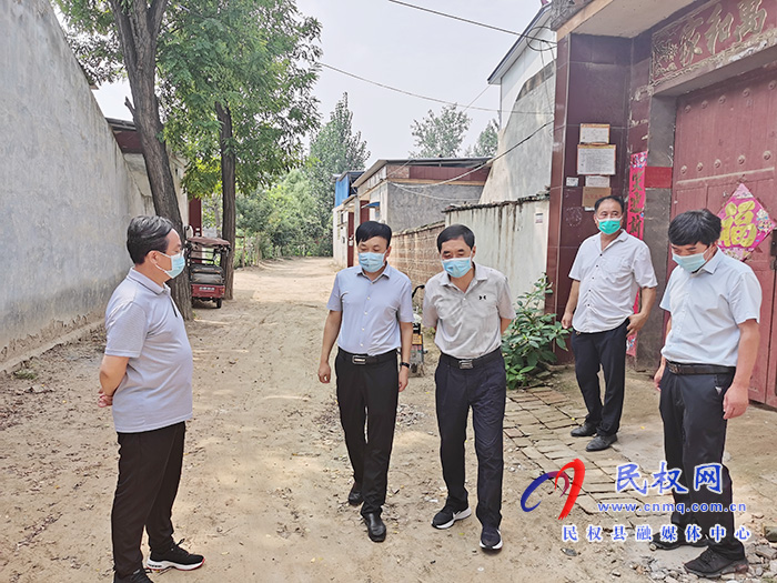 縣委常委、組織部長何玉明到林七鄉(xiāng)督導疫情防控工作 縣委常委、組織部長何玉明到林七鄉(xiāng)督導疫情防控工作