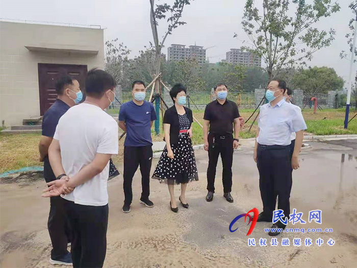 縣人大常委會主任周燕深入到民權(quán)鯤鵬學(xué)校、北海路、曙光路現(xiàn)場督導(dǎo)工程施工進(jìn)度