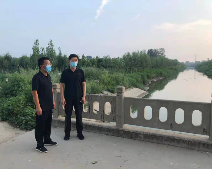 縣委常委、宣傳部長屠志遠(yuǎn)到南華辦事處巡河督導(dǎo)防汛工作