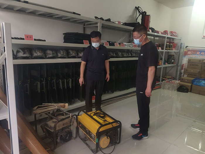 縣人大副主任李勇到王莊寨鎮(zhèn)督導疫情防控和防汛工作? 縣人大副主任李勇到王莊寨鎮(zhèn)督導疫情防控和防汛工作?