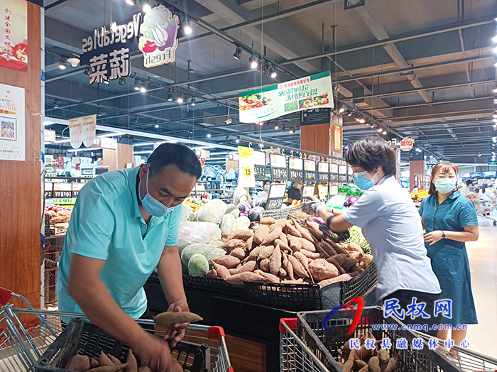 民權:紅薯滯銷菜農愁?愛心企業(yè)來解憂 民權:紅薯滯銷菜農愁?愛心企業(yè)來解憂
