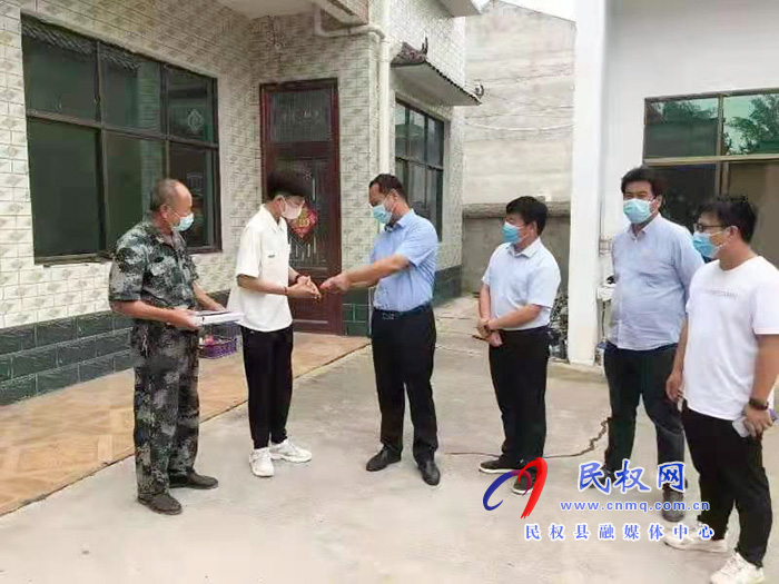 白云寺鎮(zhèn)黨委書記梁付營(yíng)慰問2021年被重點(diǎn)院校錄取的大學(xué)生 白云寺鎮(zhèn)黨委書記梁付營(yíng)慰問2021年被重點(diǎn)院校錄取的大學(xué)生