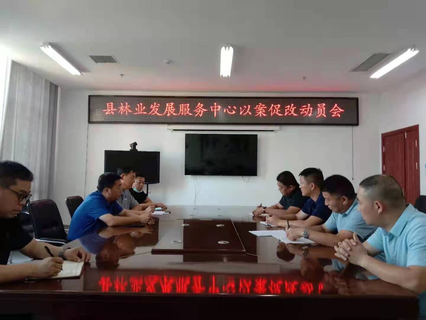 縣林業(yè)發(fā)展服務(wù)中心以《虞城縣疫情防控失職失責(zé)典型案例》及《市委關(guān)于三起損害營商環(huán)境案件為典型案件》開展 縣林業(yè)發(fā)展服務(wù)中心以《虞城縣疫情防控失職失責(zé)典型案例》及《市委關(guān)于三起損害營商環(huán)境案件為典型案件》開展