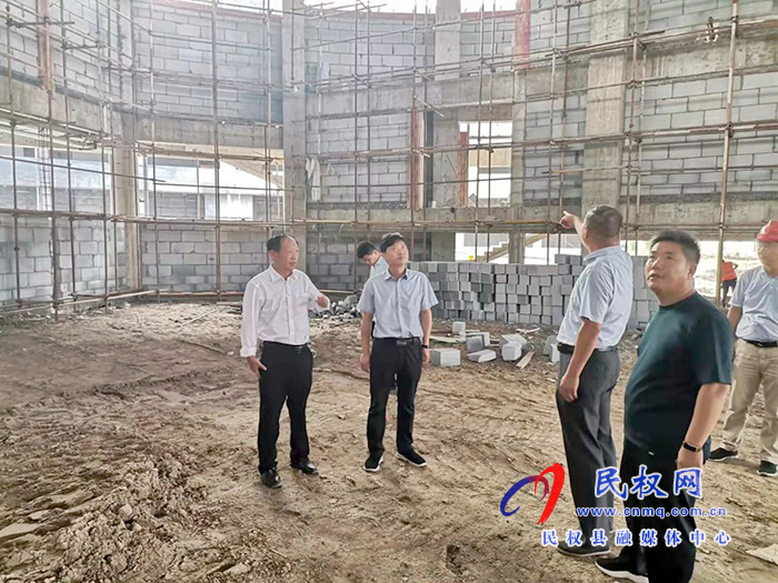 縣總工會主席瞿志君到縣工人文化宮項目建設(shè)工地進行調(diào)研 縣總工會主席瞿志君到縣工人文化宮項目建設(shè)工地進行調(diào)研