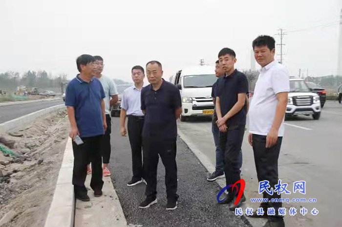 縣政協(xié)主席周明河到冰熊大道西段環(huán)境綜合整治項目督導(dǎo)工作