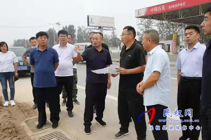 縣政協(xié)主席周明河到冰熊大道西段環(huán)境綜合整治項目督導(dǎo)工作