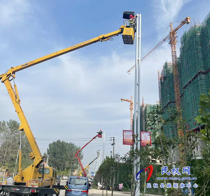城管局路燈所對安瀾路進(jìn)行節(jié)能改造 城管局路燈所對安瀾路進(jìn)行節(jié)能改造