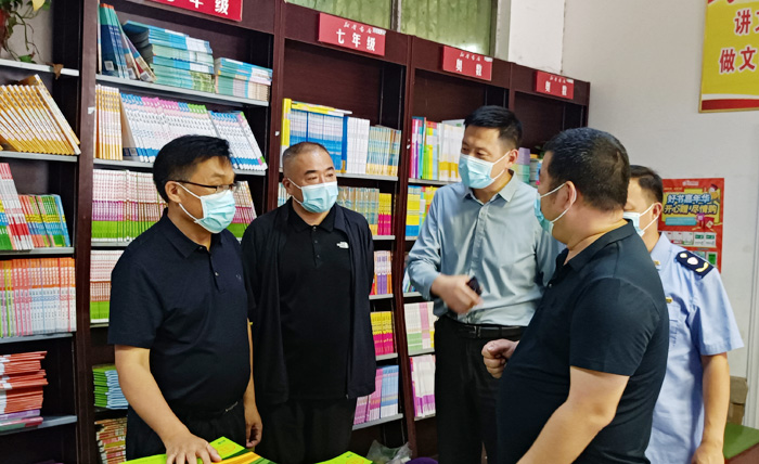 縣委常委、宣傳部長(zhǎng)、副縣長(zhǎng)畢道喜督導(dǎo)“掃黃打非”和文化市場(chǎng)安全生產(chǎn)工作