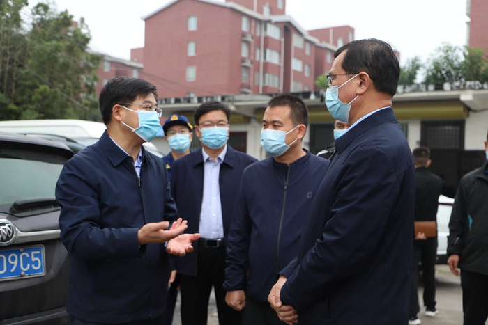 縣委書記張團(tuán)結(jié)慰問“十一”國慶節(jié)期間在崗值班值守人員