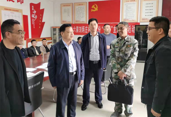 縣委常委、武裝部長熊四香、縣人大常委會副主任石克林到孫六鎮(zhèn)督導(dǎo)脫貧攻堅(jiān)后評估準(zhǔn)備工作