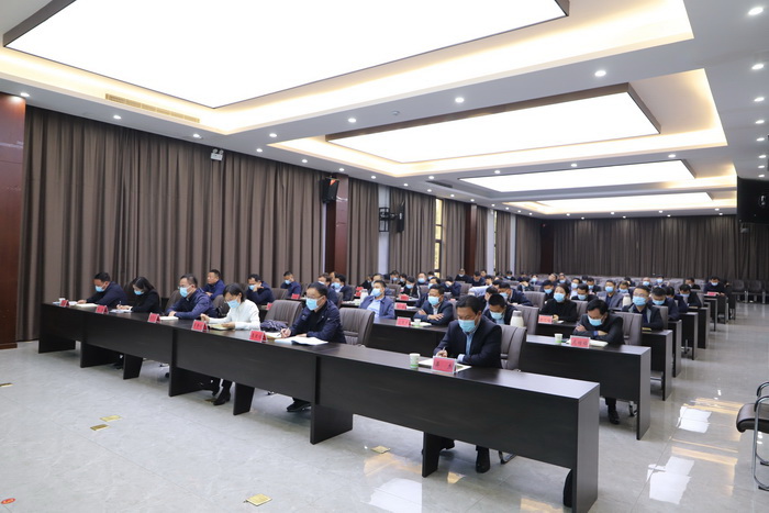 我縣組織收聽收看全省“人人持證、技能河南”建設(shè)動員部署電視電話會議