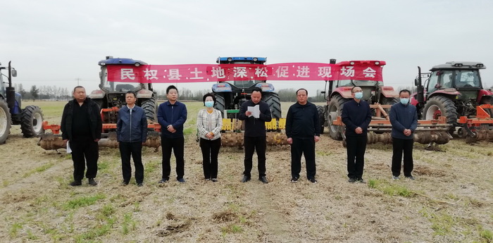 全縣土地深松促進現(xiàn)場會在胡集鄉(xiāng)召開