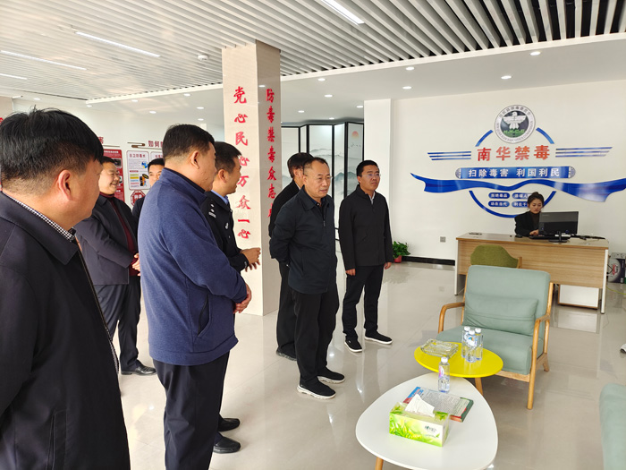 縣政協(xié)主席周明河到南華街道辦事處調(diào)研指導(dǎo)禁毒、信訪穩(wěn)定和文明城創(chuàng)建工作