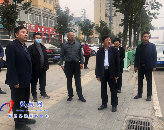 縣領(lǐng)導(dǎo)陳鴻志、陳進(jìn)領(lǐng)督查交通秩序整治情況