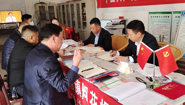縣委常委、縣紀(jì)委書記、縣監(jiān)委主任冉燃到龍?zhí)伶?zhèn)督導(dǎo)軟弱渙散村黨組織整頓及脫貧攻堅(jiān)后評(píng)估工作