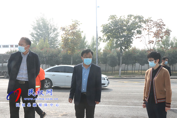 縣委常委、宣傳部長、副縣長畢道喜暗訪督導全國文明城市創(chuàng)建工作