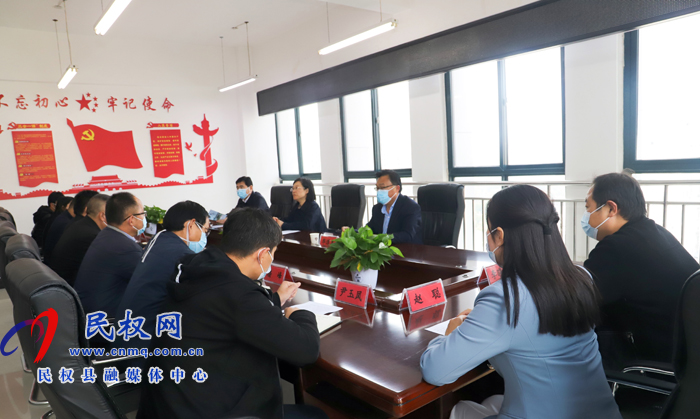 縣委副書記、縣長王靜嫻到縣創(chuàng)文創(chuàng)衛(wèi)指揮部辦公室調(diào)研