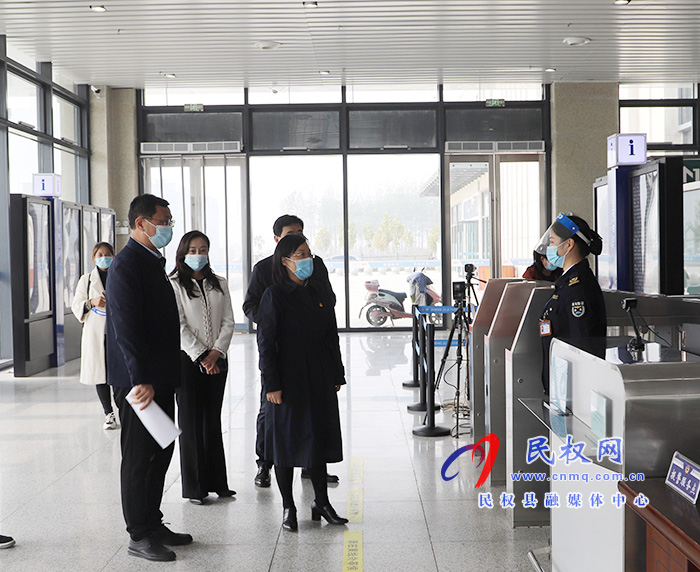 縣委副書記、縣長王靜嫻暗訪常態(tài)化疫情防控工作